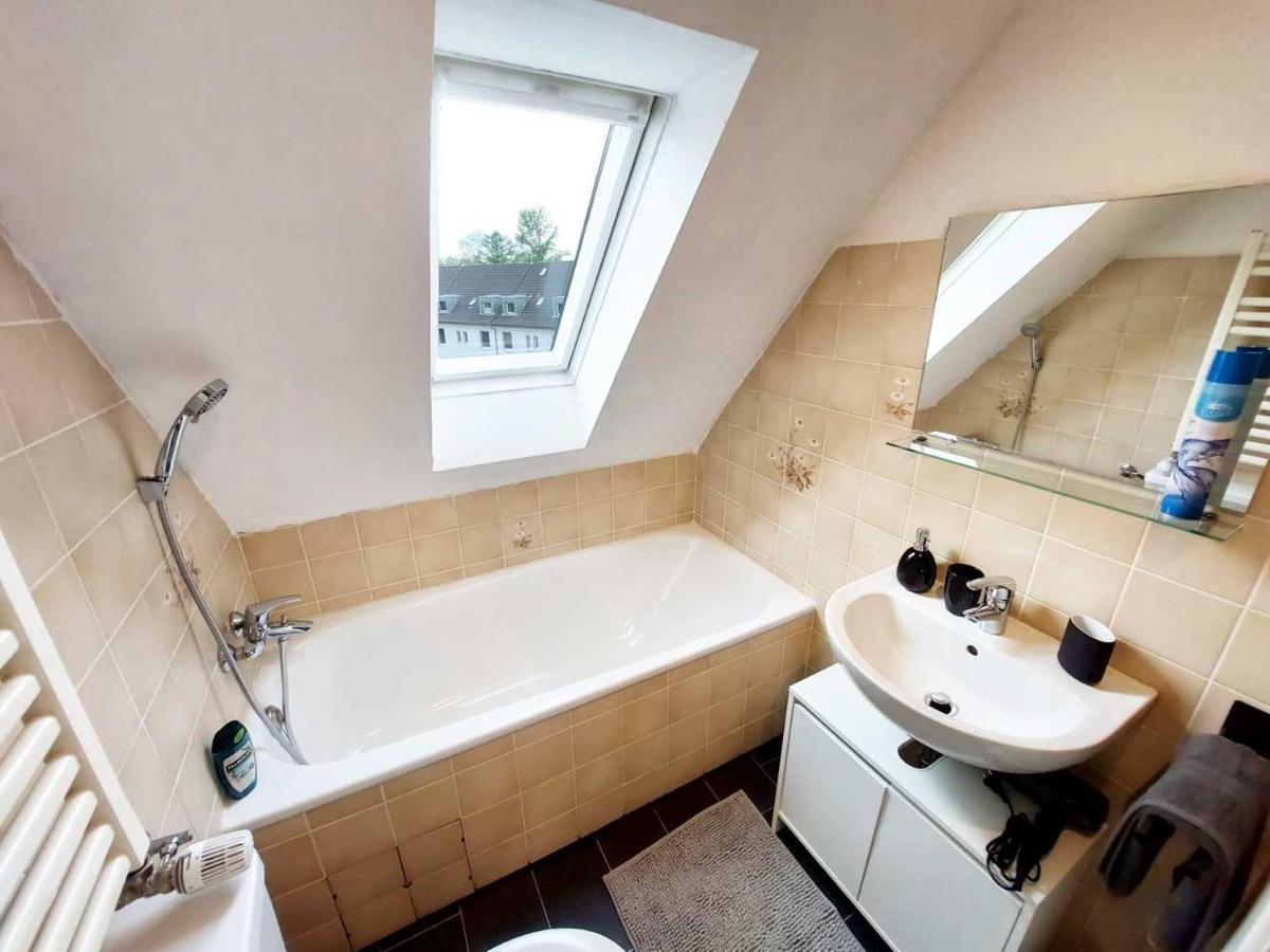 Cozy Apartment With Garden In Гелзенкирхен Екстериор снимка