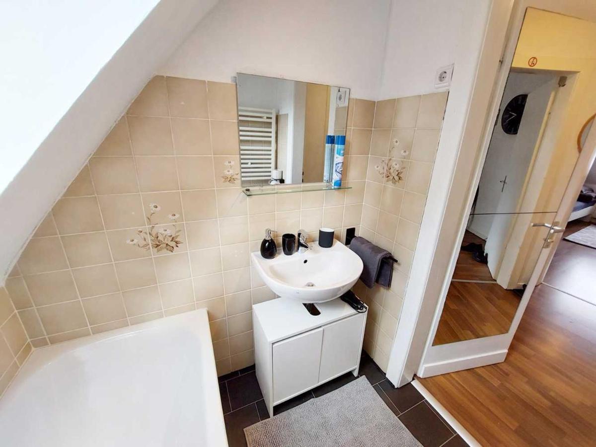 Cozy Apartment With Garden In Гелзенкирхен Екстериор снимка