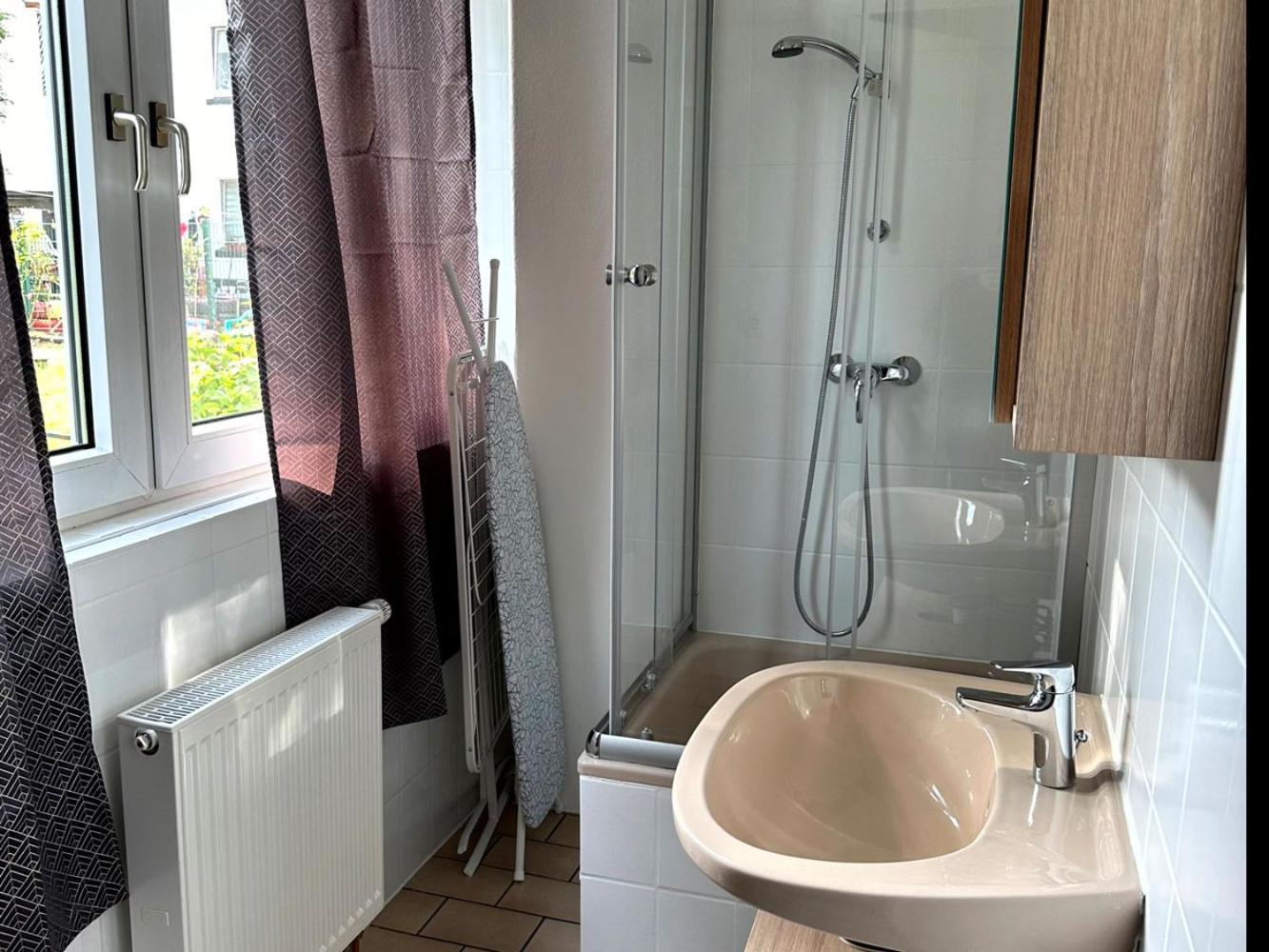 Cozy Apartment With Garden In Гелзенкирхен Екстериор снимка